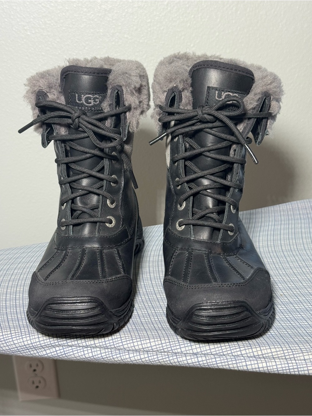 UGG Adirondack II Black Grey Waterproof Snow Boots | Excellent Condition